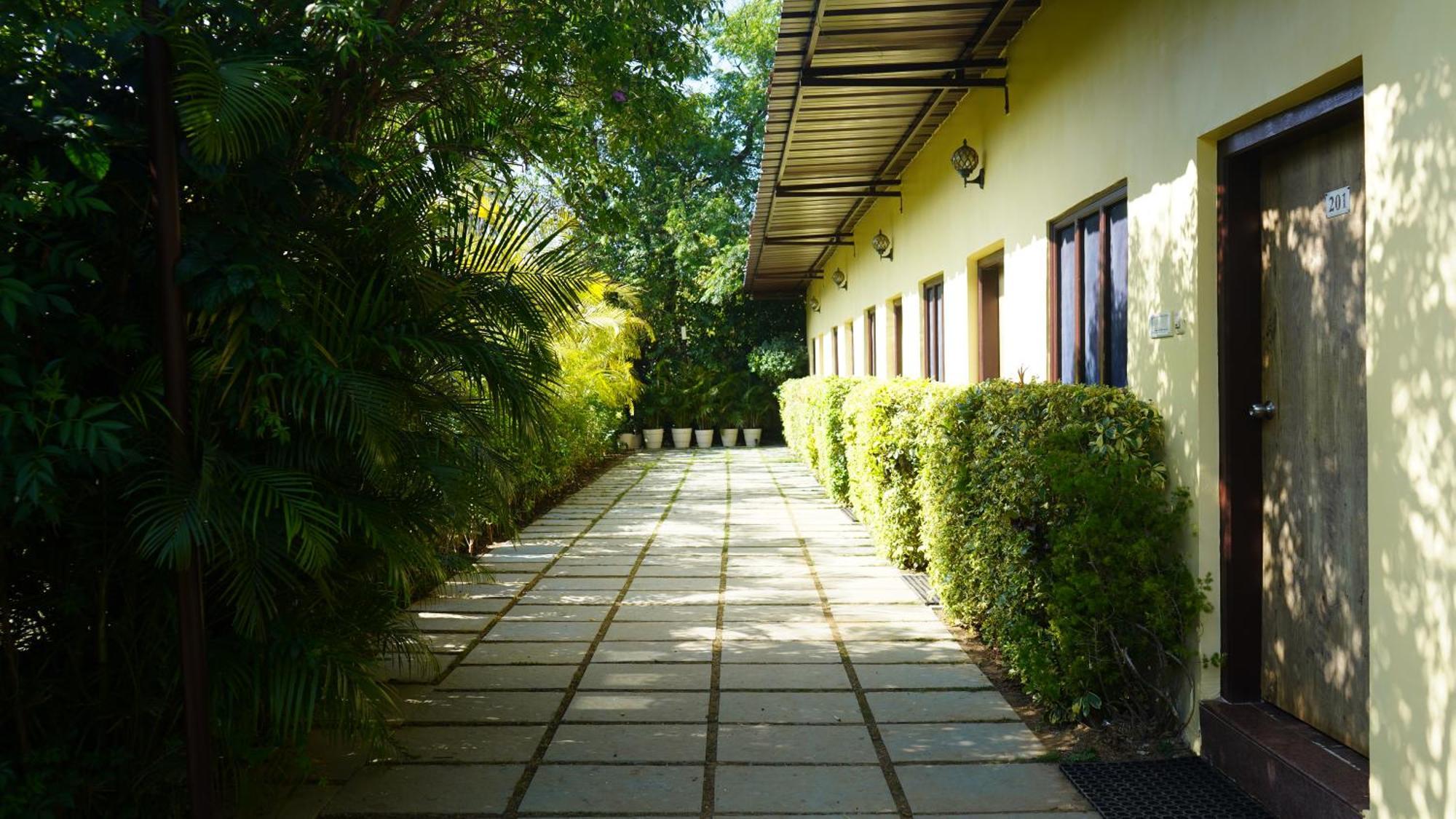 Hill 'N' You - A Boutique Garden Resort Mount Abu Exterior photo